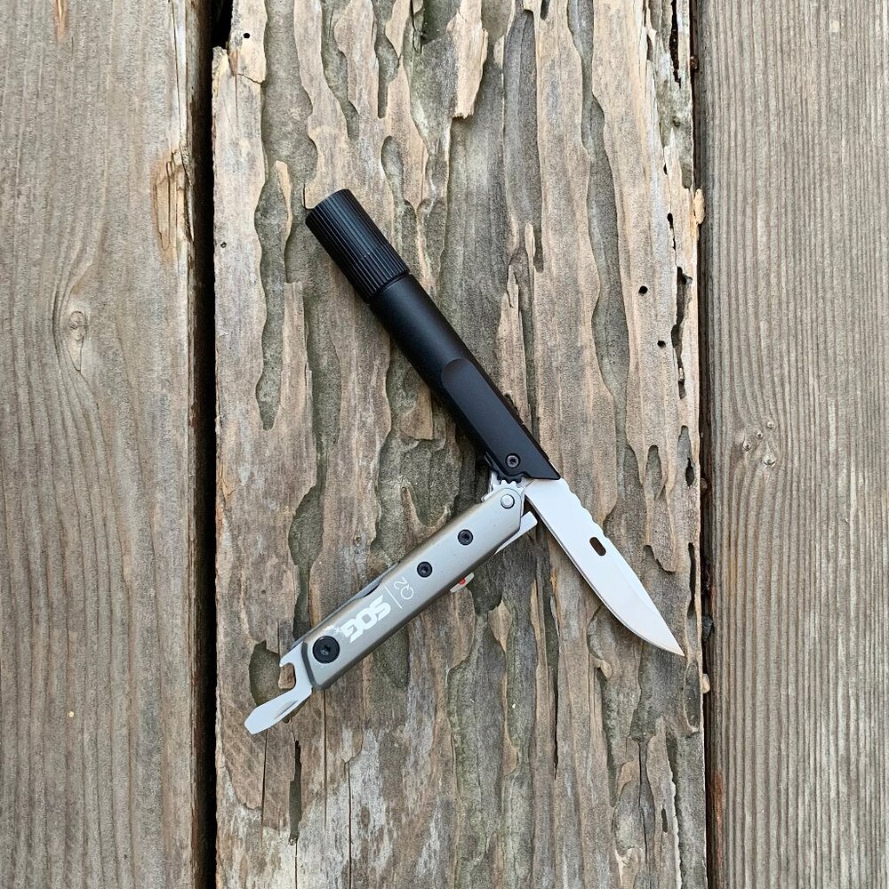 SOG Baton Multi-Tool Flashlight Q2